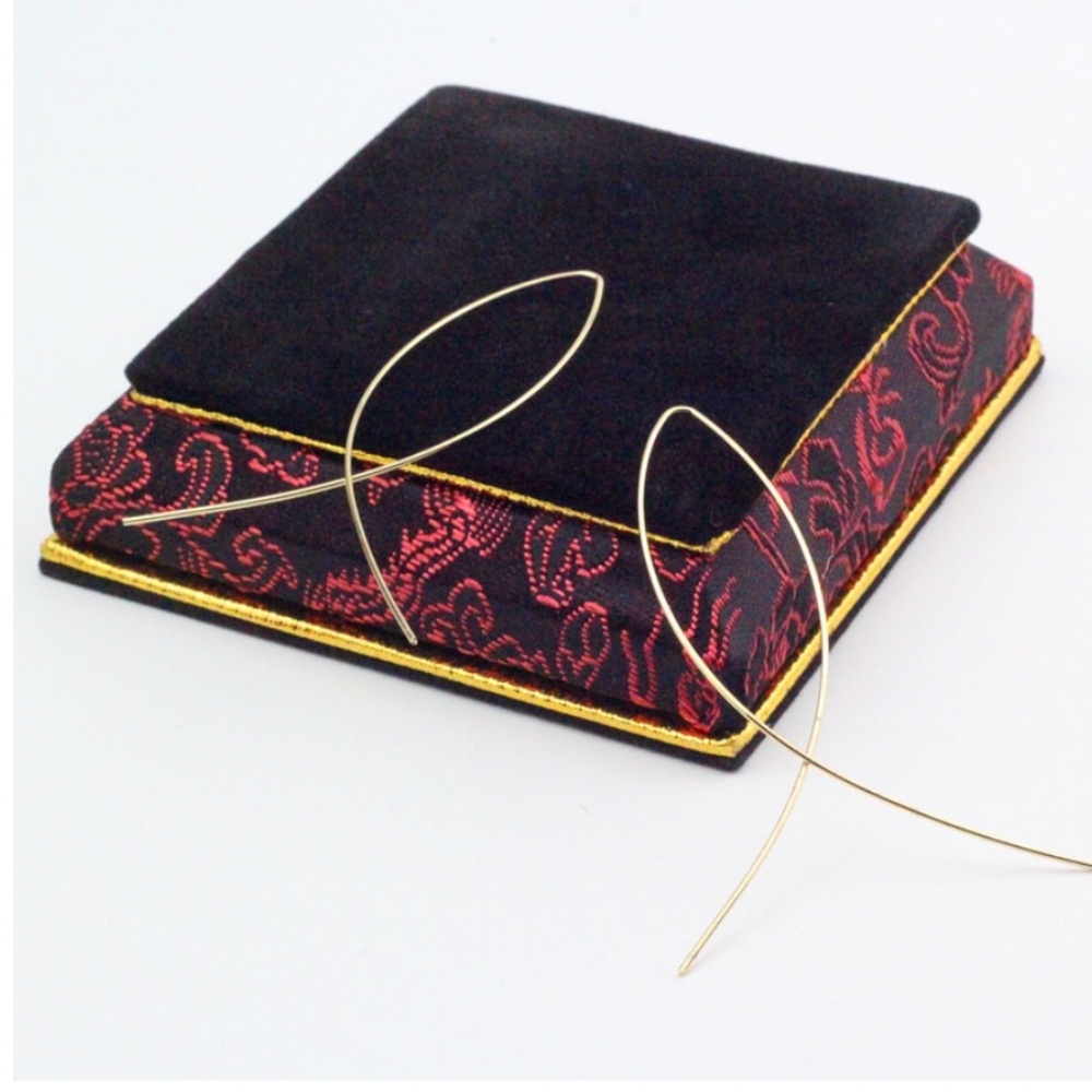 Gold Tone Minimalist Hoop earrings - Picture 4 of 5